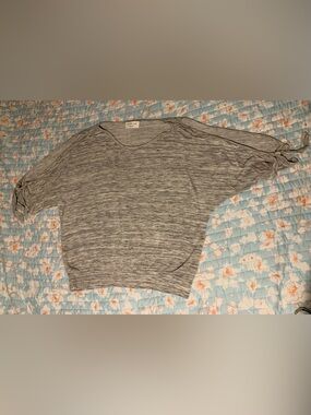 Lavender Field Light Gray Women's Tie-Sleeve Top